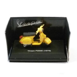 Miniature 1:32 Vespa P200E de 1978